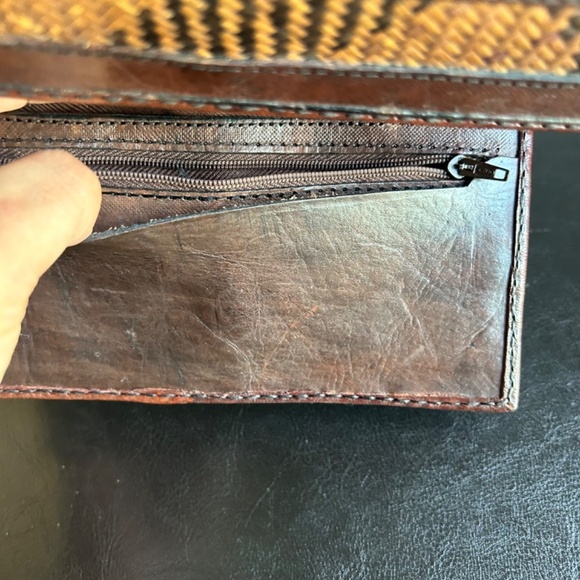 Vintage Brown Leather Tri-Fold Clasp Closure Wallet with Woven Details - Picture 6 of 12